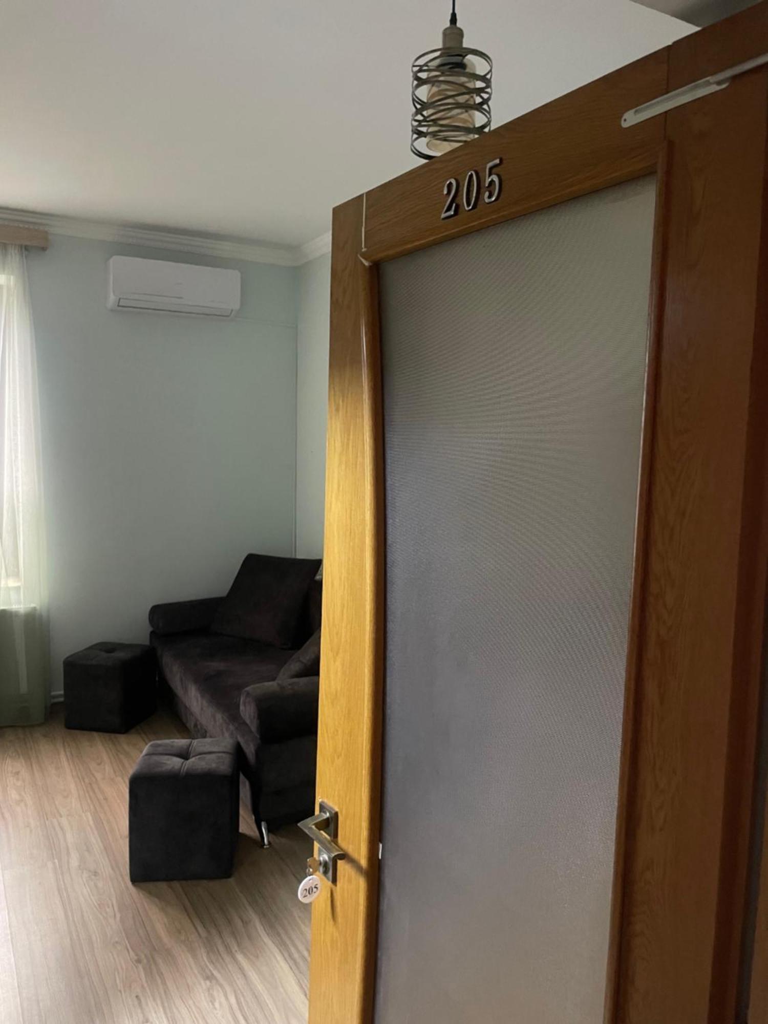 Decca Hotel Ереван Екстериор снимка