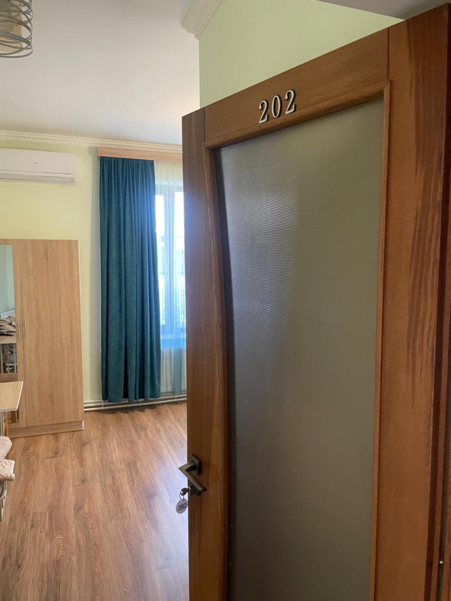 Decca Hotel Ереван Екстериор снимка