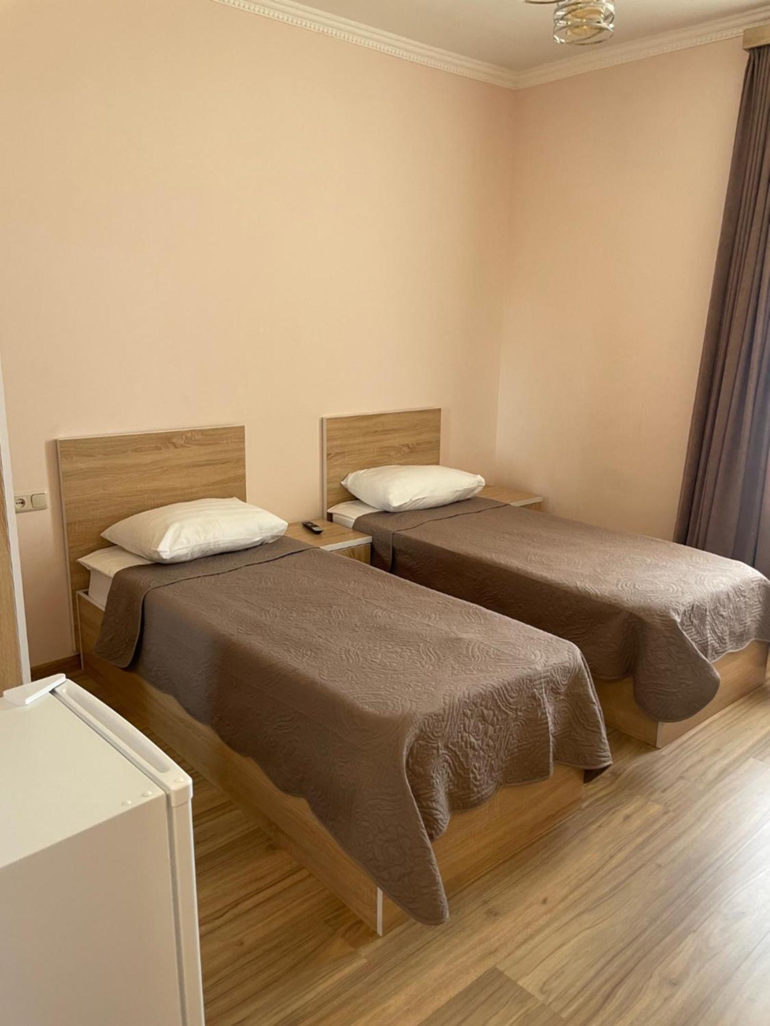 Decca Hotel Ереван Екстериор снимка