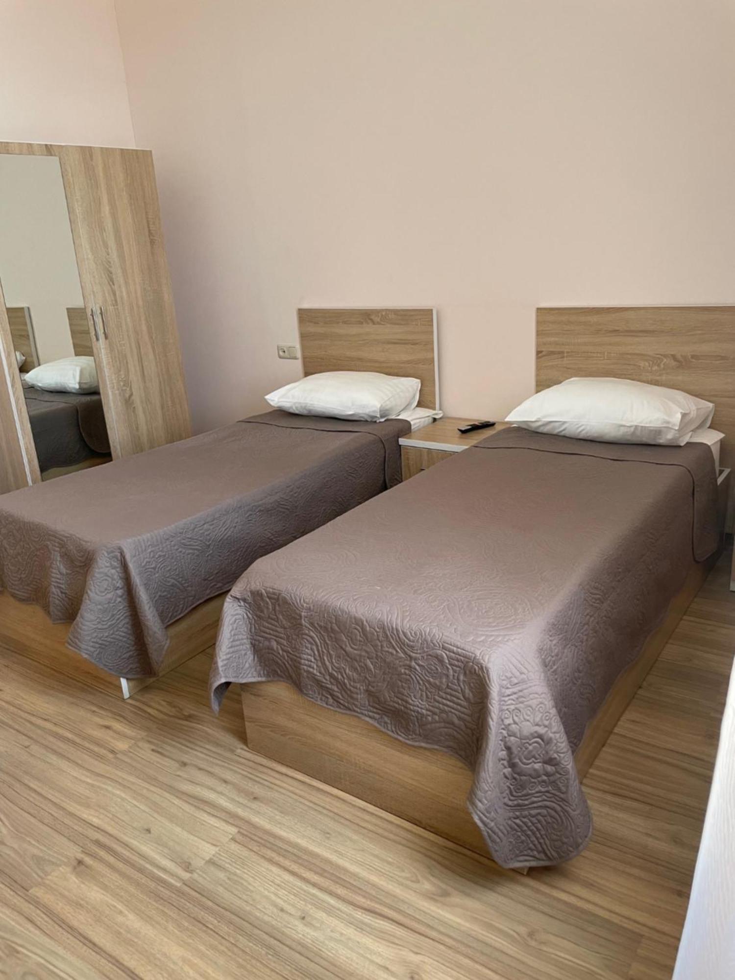 Decca Hotel Ереван Екстериор снимка