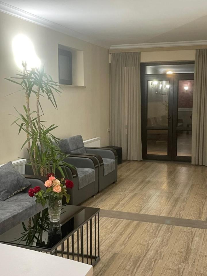 Decca Hotel Ереван Екстериор снимка