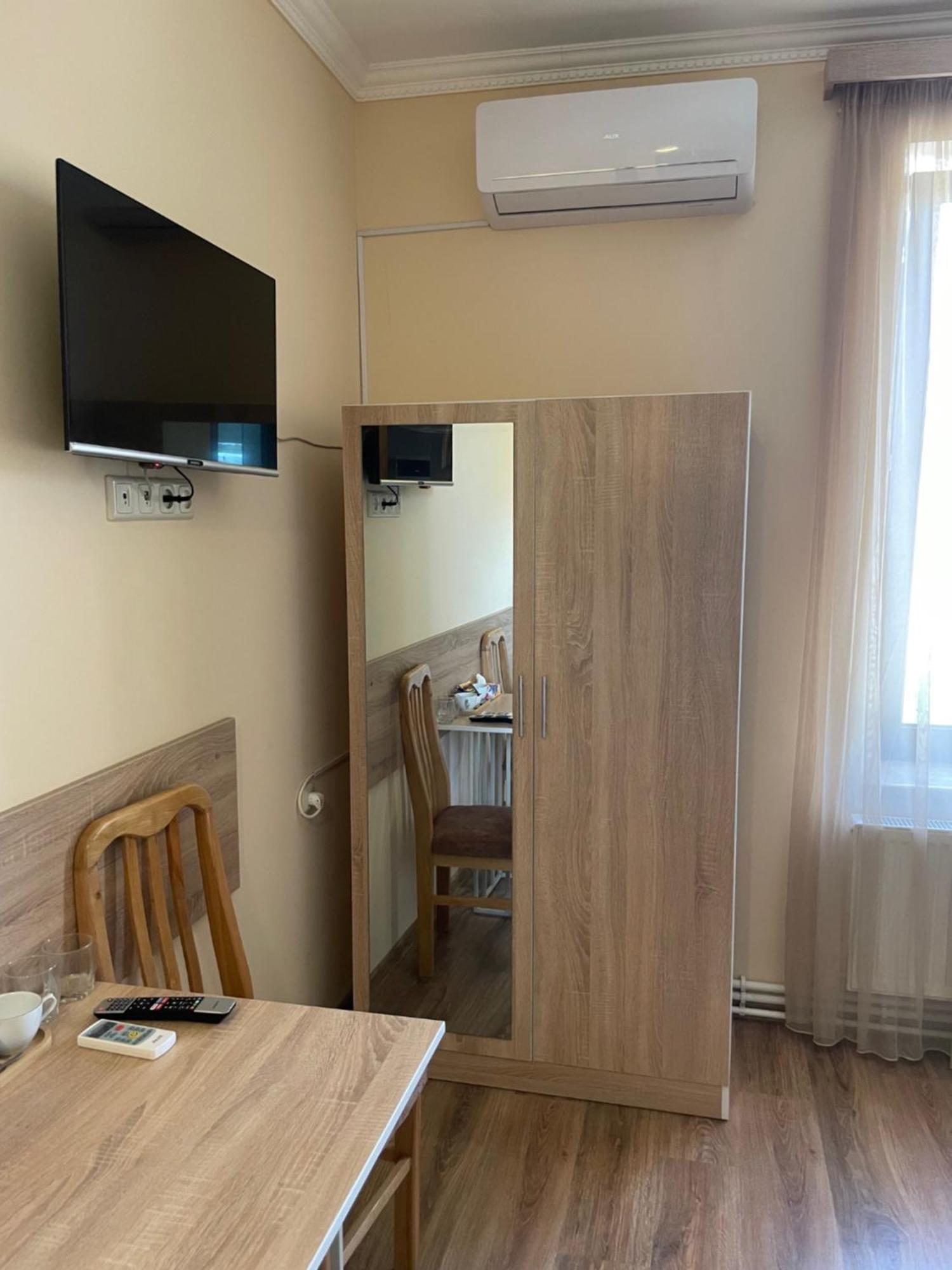 Decca Hotel Ереван Екстериор снимка