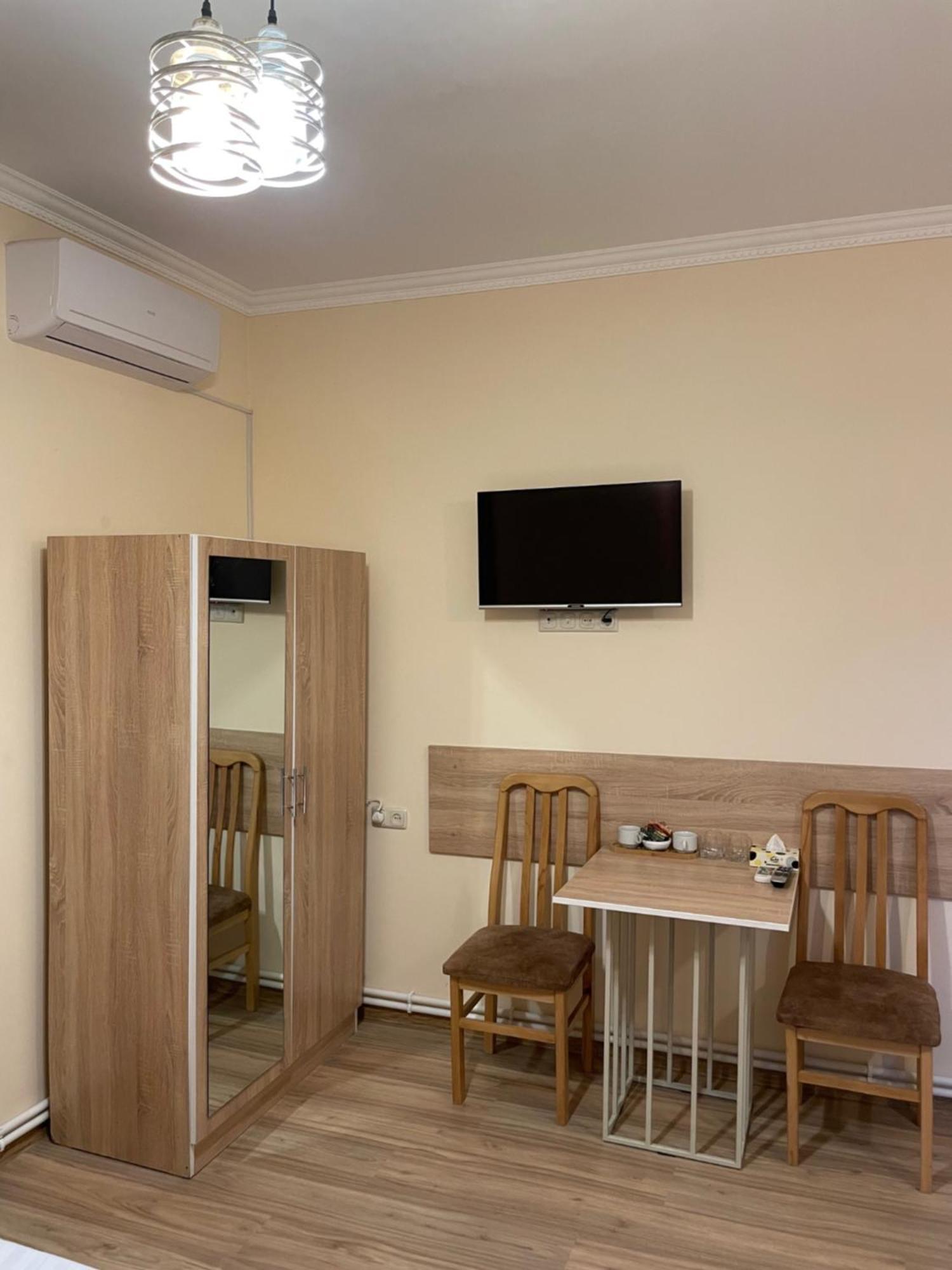 Decca Hotel Ереван Екстериор снимка