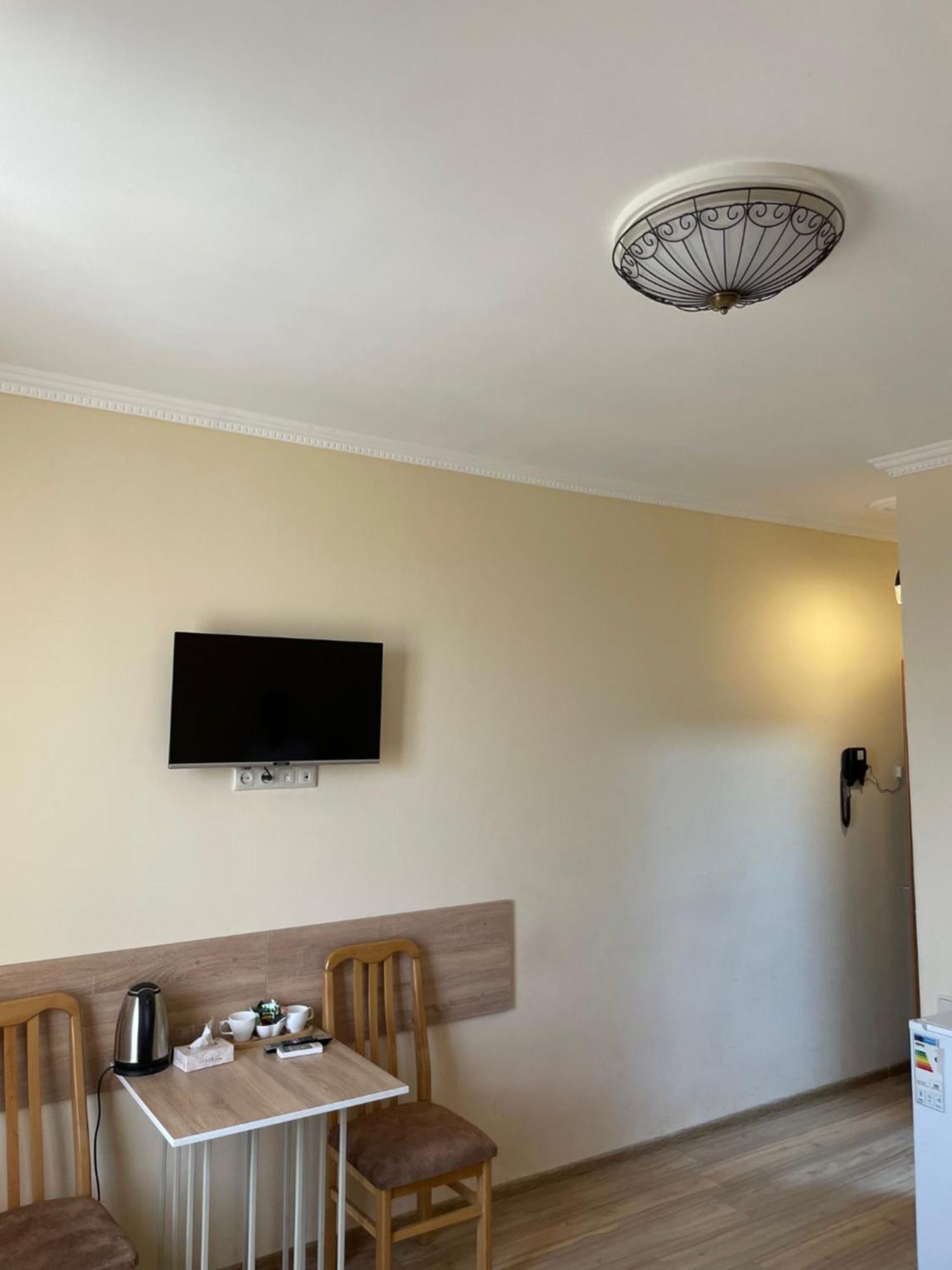 Decca Hotel Ереван Екстериор снимка
