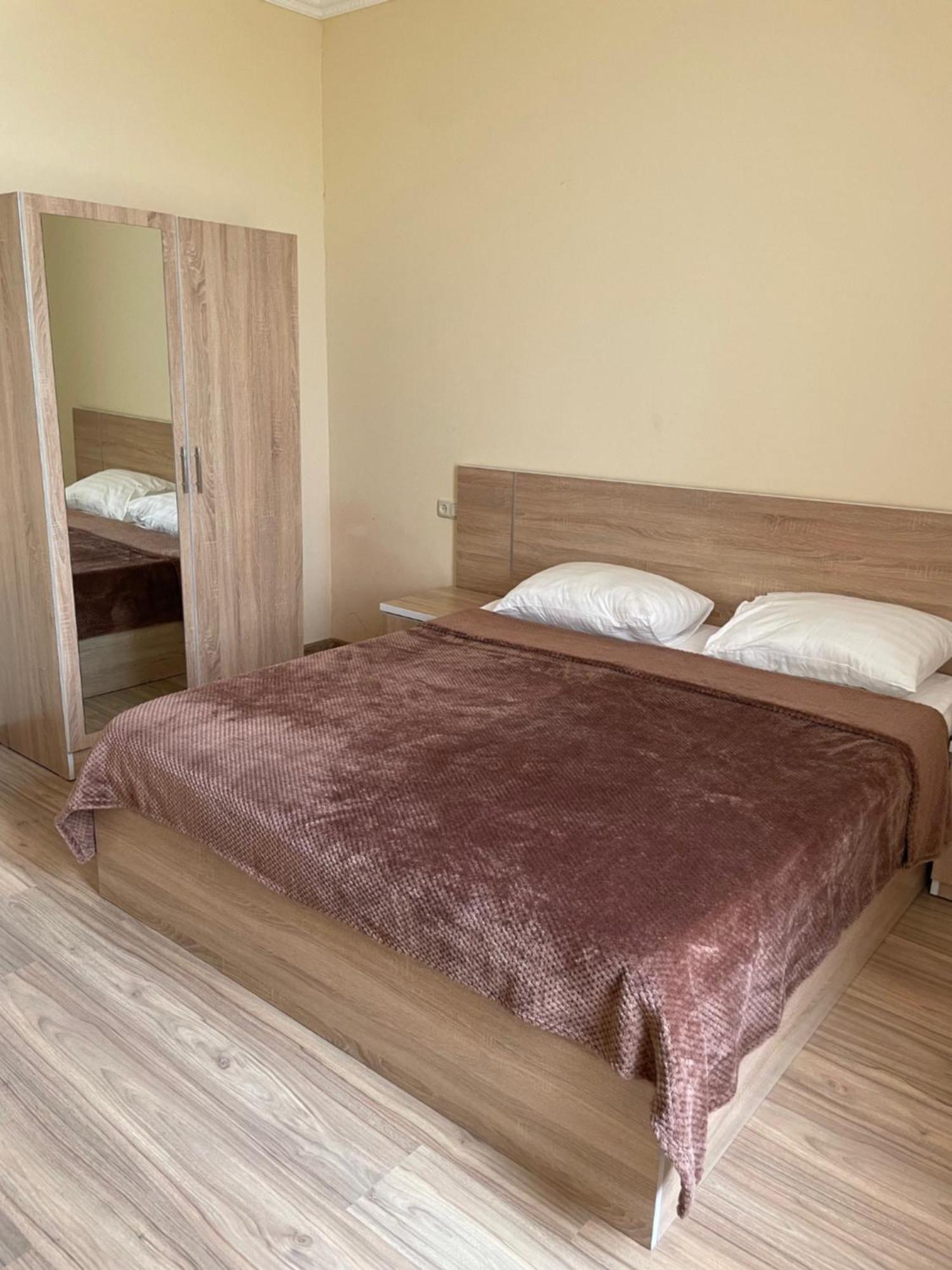 Decca Hotel Ереван Екстериор снимка
