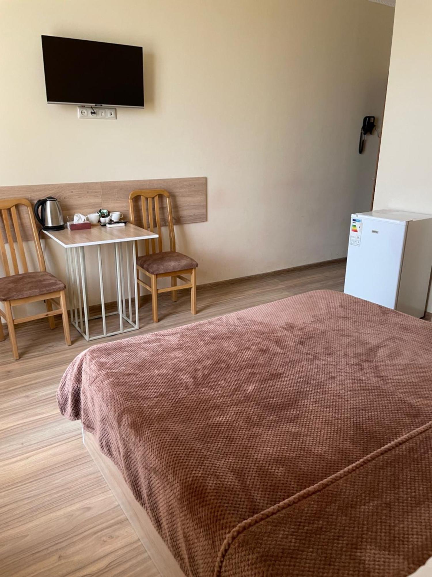 Decca Hotel Ереван Екстериор снимка