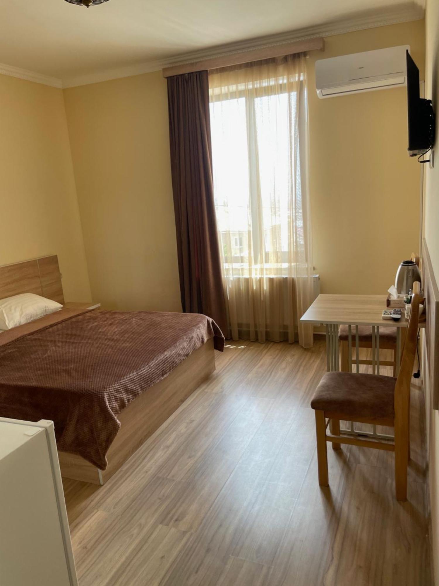 Decca Hotel Ереван Екстериор снимка