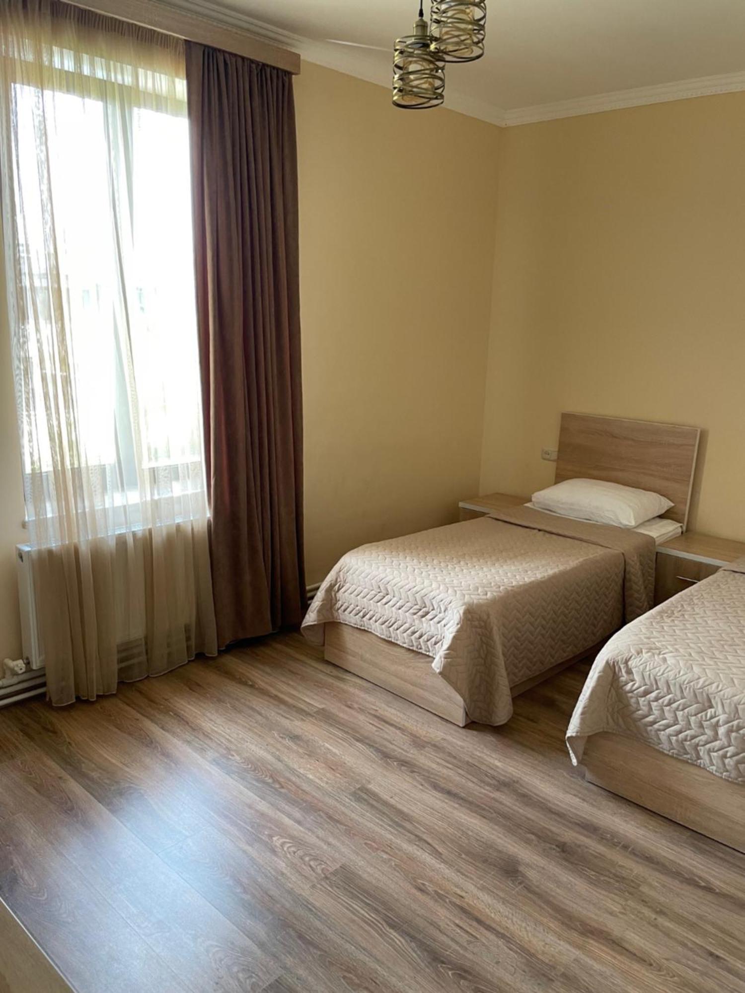 Decca Hotel Ереван Екстериор снимка