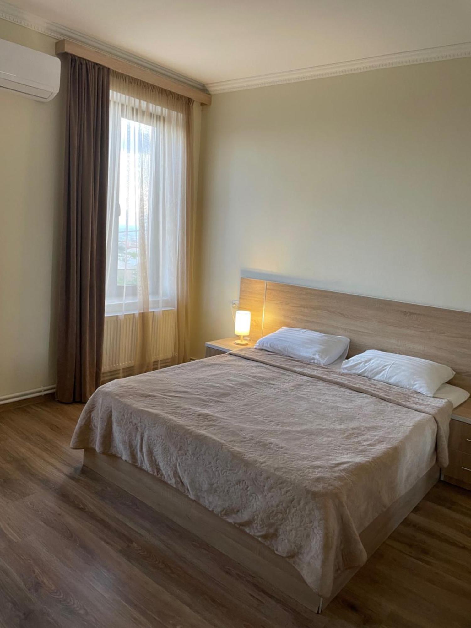 Decca Hotel Ереван Екстериор снимка