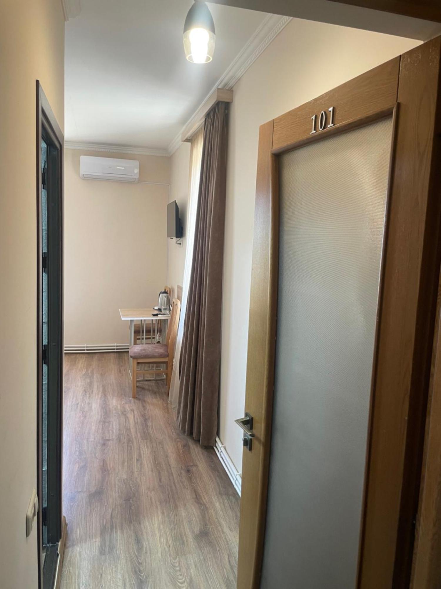 Decca Hotel Ереван Екстериор снимка