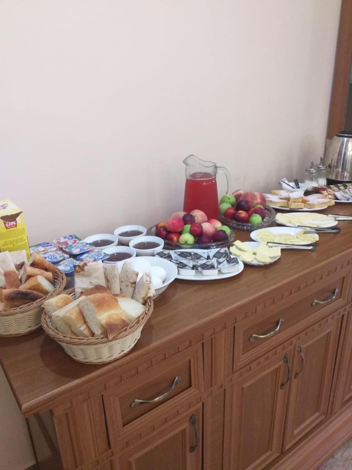 Decca Hotel Ереван Екстериор снимка