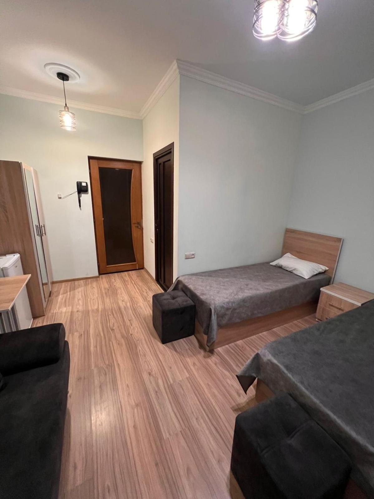Decca Hotel Ереван Екстериор снимка