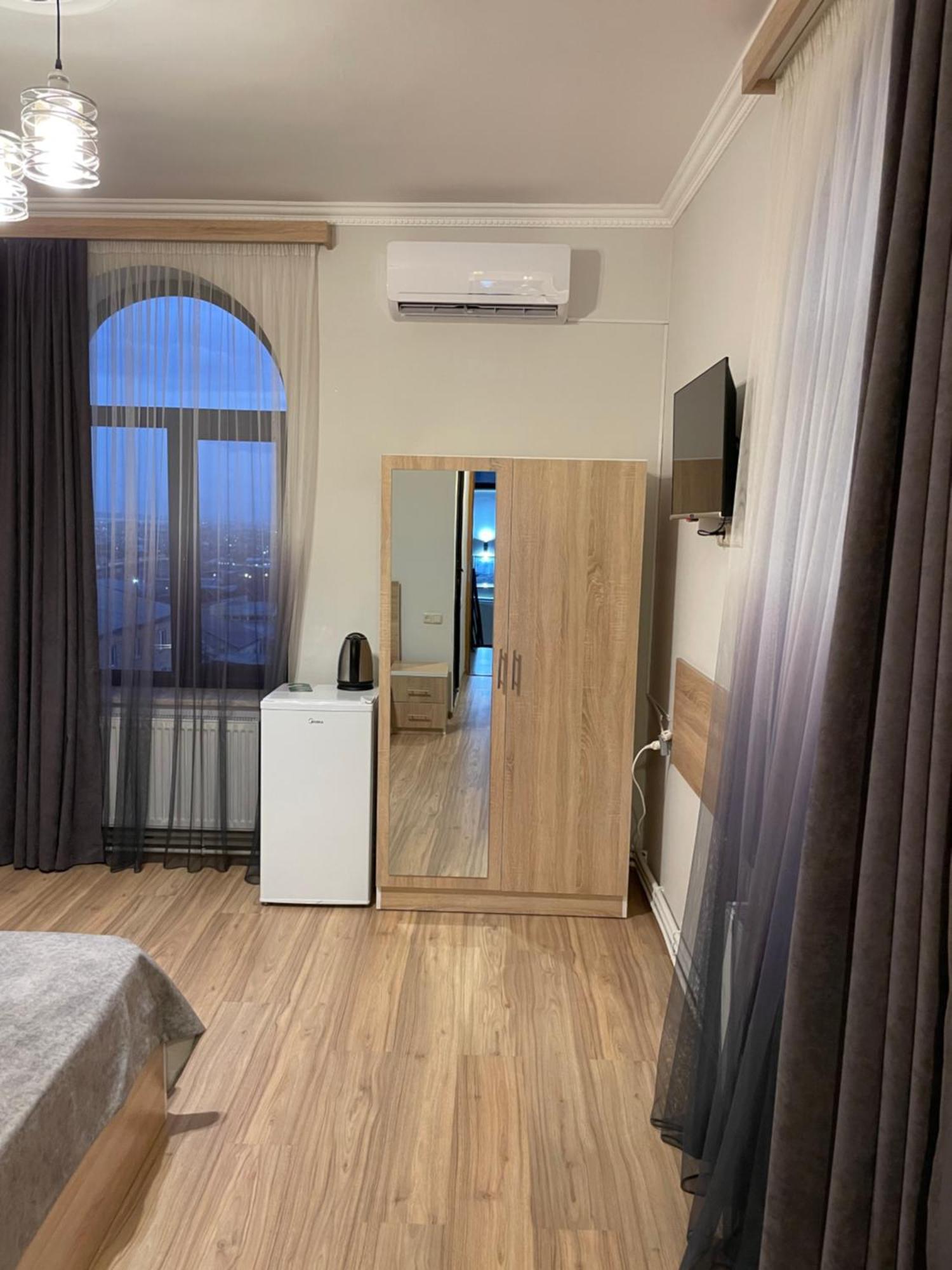 Decca Hotel Ереван Екстериор снимка