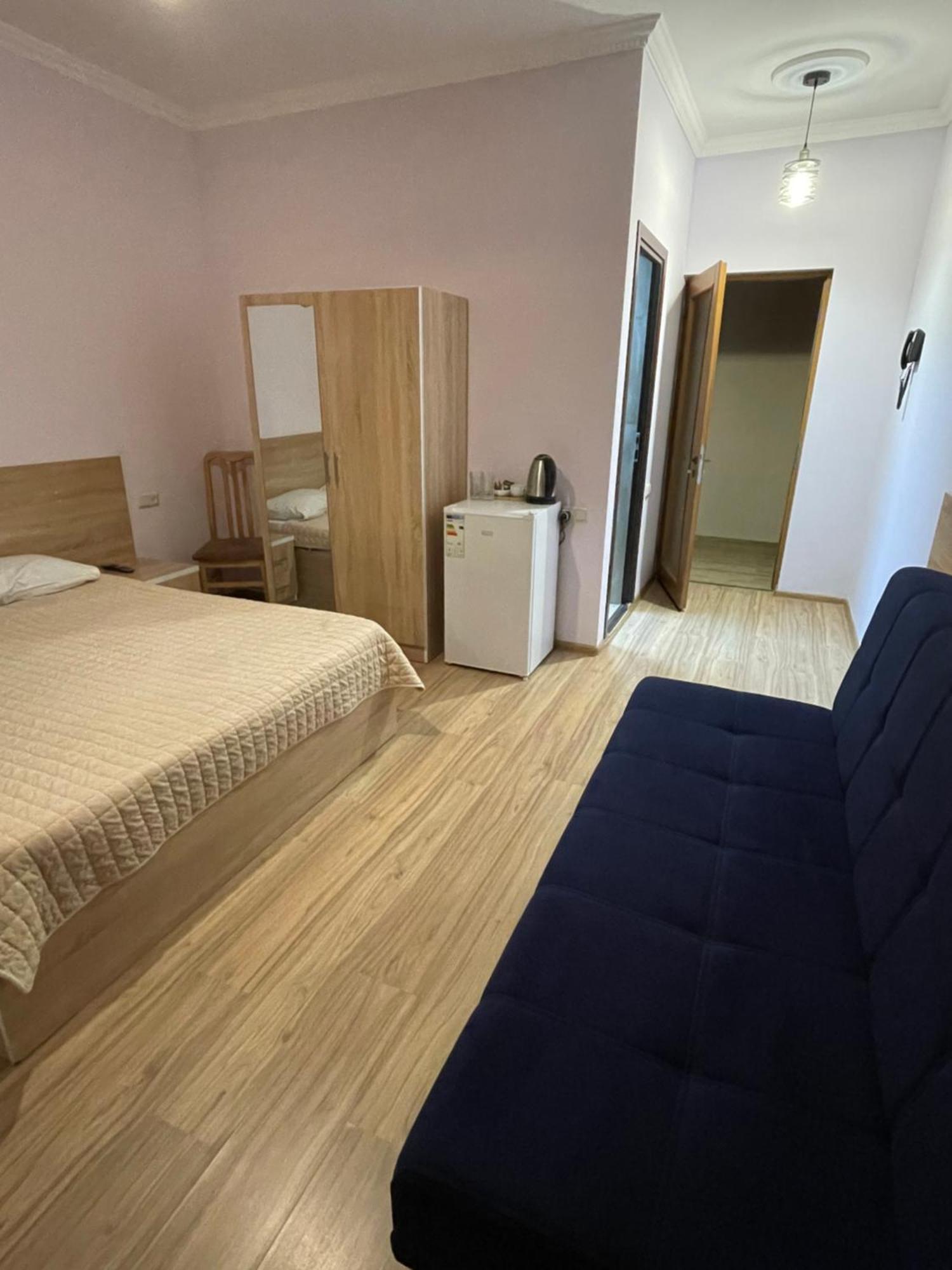Decca Hotel Ереван Екстериор снимка