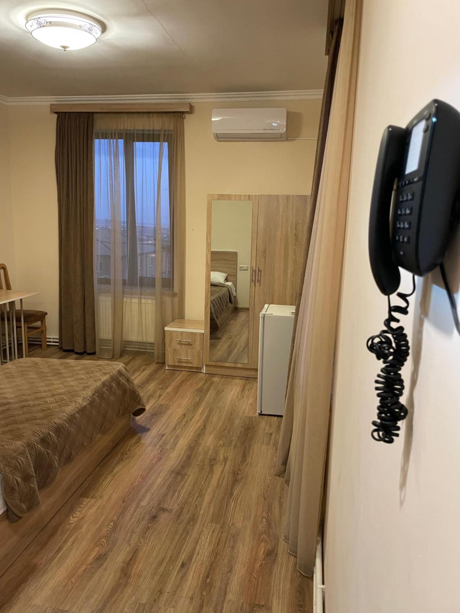 Decca Hotel Ереван Екстериор снимка