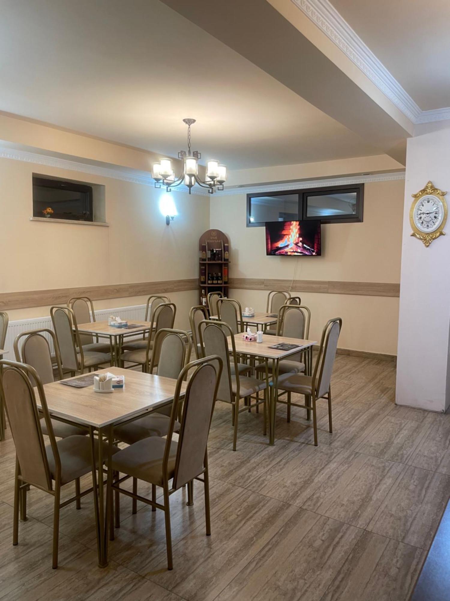 Decca Hotel Ереван Екстериор снимка